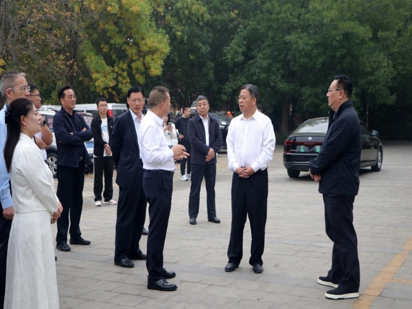 縣政協(xié)領導一行對寶相寺景區(qū)新能源汽車充電站基礎設施項目督導觀摩